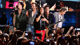 Journey performs in Manila.