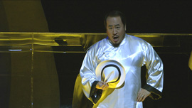 Bass Hao Jiang Tian sings the role of Chang the Coffinmaker, the opera’s villain. Bass Hao Jiang Tian sings the role of Chang the Coffinmaker, the opera’s villain.