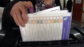 An Iraqi woman casts her ballot