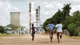 Children playing near a Zambian smelter Children playing near a Zambian smelter