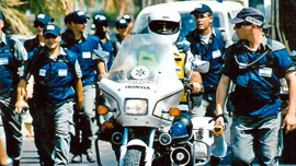 Police enter Neve Dekalim